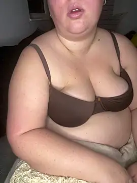 Snapshot of roxey-1997 chatting on 11/16/25, 04:51 roxey-1997 online show from 11/16/25, 04:51