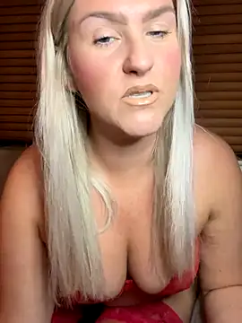 Snapshot of Charleigh_xx chatting on 09/21/25, 08:54 Charleigh xx online show from 09/21/25, 08:54