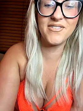 Snapshot of Charleigh_xx chatting on 09/29/25, 08:46 Charleigh xx online show from 09/29/25, 08:46