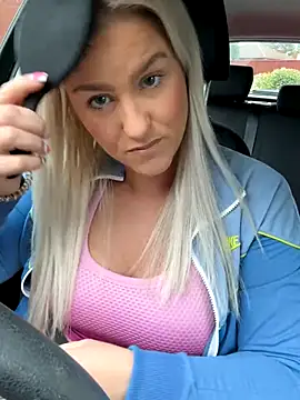 Snapshot of Charleigh_xx chatting on 10/02/25, 04:03 Charleigh xx online show from 10/02/25, 04:03