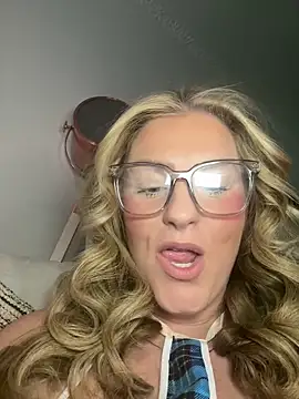 Snapshot of Charleigh_xx chatting on 06/07/26, 05:11 Charleigh xx online show from 06/07/26, 05:11