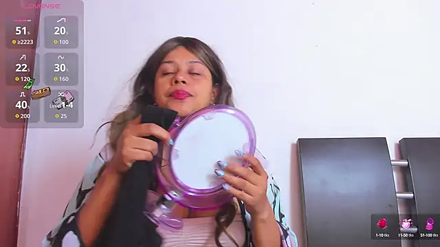 Snapshot of _Vale21_ chatting on 09/13/25, 01:22 Vale21 online show from 09/13/25, 01:22