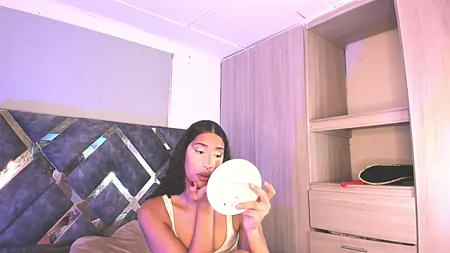 Snapshot of candice777 chatting on 09/19/25, 01:23 candice777 online show from 09/19/25, 01:23