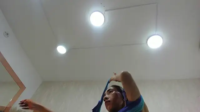 crystal sm online show from 04/21/26, 03:02