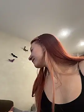 Snapshot of Hera_Mark chatting on 10/22/25, 04:24 Hera Mark online show from 10/22/25, 04:24