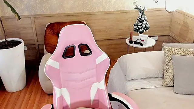 Skyyle  online show from 12/17/25, 01:28