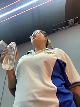 oizoe online show from 12/17/25, 07:31