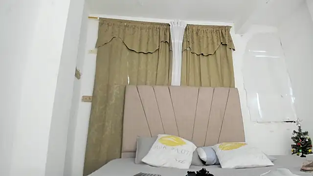 Lady miss    online show from 12/03/25, 12:25