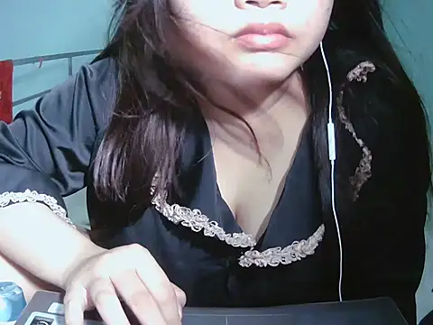 Snapshot of Lily3322 chatting on 05/04/26, 03:13 Lily3322 online show from 05/04/26, 03:13