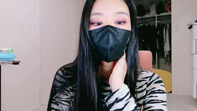 Snapshot of ramuchan_desu chatting on 10/16/25, 02:12 ramuchan desu online show from 10/16/25, 02:12