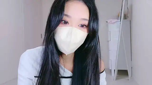 Snapshot of ramuchan_desu chatting on 10/18/25, 01:30 ramuchan desu online show from 10/18/25, 01:30