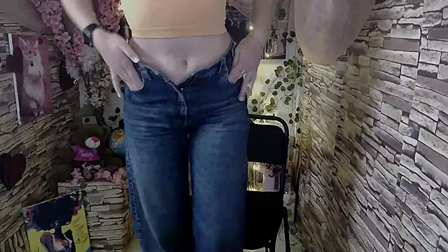 Amanda Bright  online show from 10/08/25, 07:17