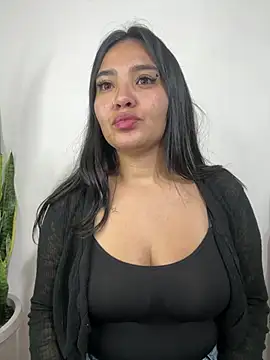 Snapshot of meli__brown chatting on 04/28/26, 10:37 meli brown online show from 04/28/26, 10:37