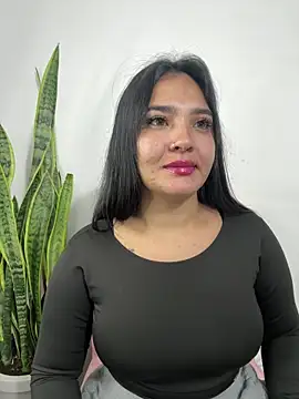 Snapshot of meli__brown chatting on 05/18/26, 04:07 meli brown online show from 05/18/26, 04:07