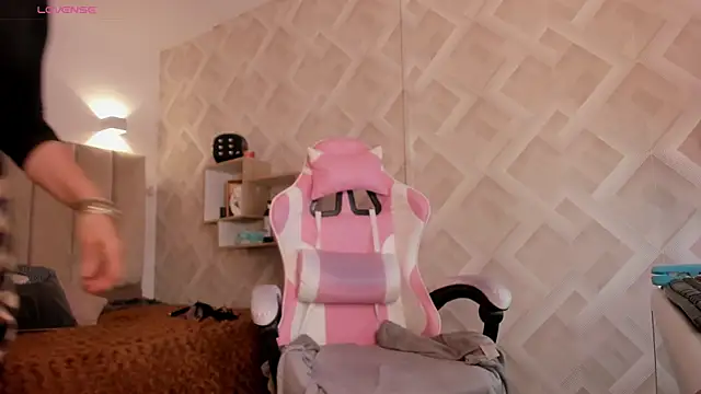 Clhoe Johnson online show from 03/18/26, 12:41