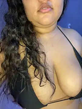 qxmila1 online show from 10/28/25, 08:33
