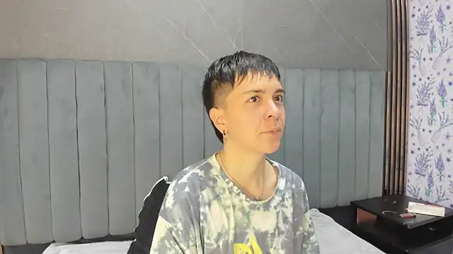  Hannah Hot online show from 12/17/25, 01:55