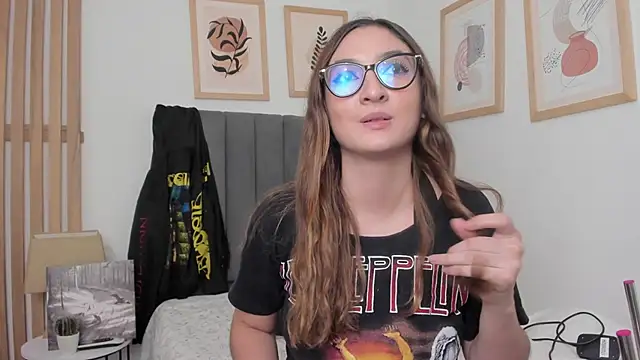 Alice Dickinssonn online show from 12/14/25, 09:19