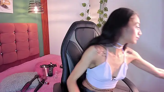 Snapshot of raven_smith_ chatting on 12/19/25, 04:41 raven smith online show from 12/19/25, 04:41