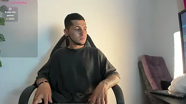 Snapshot of raven_smith_ chatting on 02/03/26, 05:16 raven smith online show from 02/03/26, 05:16