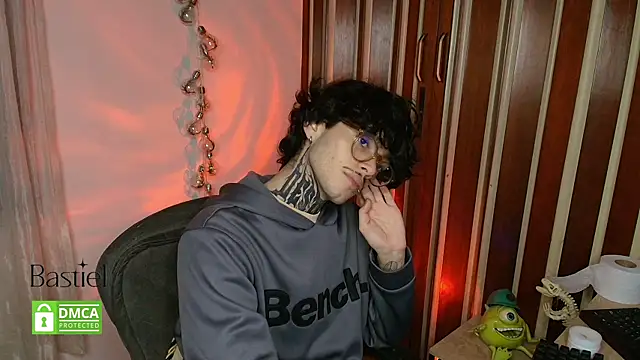 Mihail leroy online show from 10/08/25, 03:04