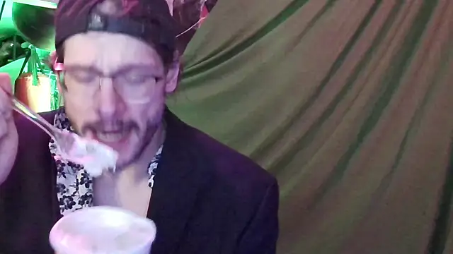 MasterDaddyCool online show from 10/28/25, 04:27