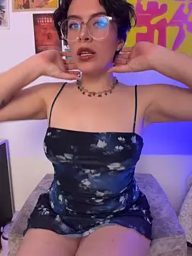 Snapshot of Katheerine chatting on 11/20/25, 01:06 Katheerine online show from 11/20/25, 01:06