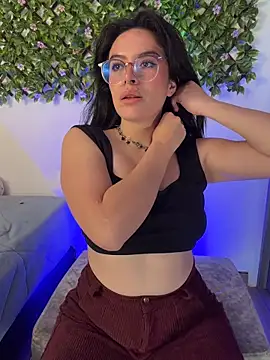 Snapshot of Katheerine chatting on 12/03/25, 01:02 Katheerine online show from 12/03/25, 01:02