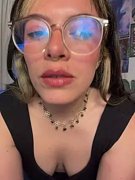 Snapshot of Katheerine chatting on 02/26/26, 03:27 Katheerine online show from 02/26/26, 03:27