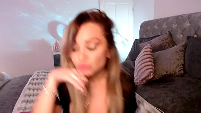 AngeleyesUK online show from 10/23/25, 01:16