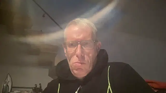 Snapshot of choupipat1 chatting on 10/01/25, 05:35 choupipat1 online show from 10/01/25, 05:35