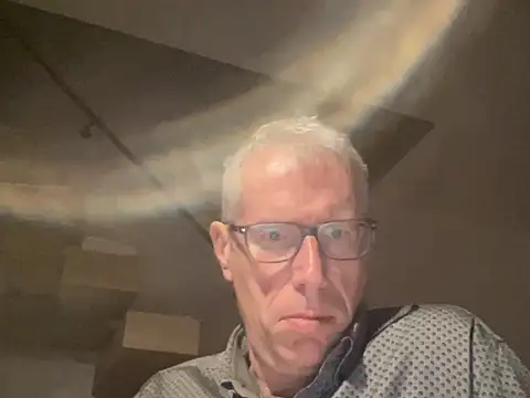 Snapshot of choupipat1 chatting on 10/03/25, 04:20 choupipat1 online show from 10/03/25, 04:20