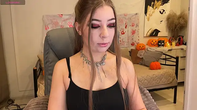 Yummy Jane online show from 10/28/25, 01:20