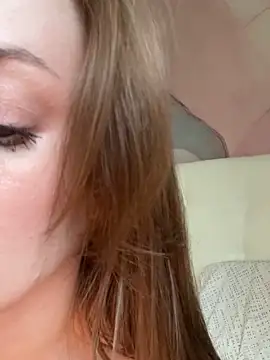 Snapshot of Rosie_Holmes_ chatting on 09/21/25, 11:23 Rosie Holmes online show from 09/21/25, 11:23