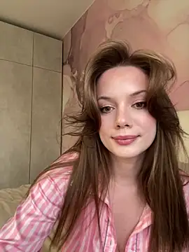 Snapshot of Rosie_Holmes_ chatting on 10/04/25, 12:47 Rosie Holmes online show from 10/04/25, 12:47