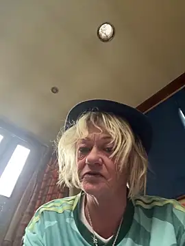 Snapshot of ladyboatlady chatting on 05/16/26, 04:06 ladyboatlady online show from 05/16/26, 04:06