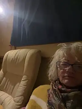 Snapshot of ladyboatlady chatting on 05/19/26, 10:27 ladyboatlady online show from 05/19/26, 10:27