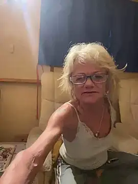 Snapshot of ladyboatlady chatting on 05/27/26, 09:23 ladyboatlady online show from 05/27/26, 09:23