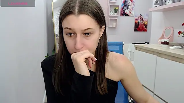 Snapshot of muriel_elvin chatting on 10/01/25, 10:21 muriel elvin online show from 10/01/25, 10:21