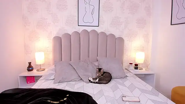 ShaynaHosk online show from 09/08/25, 08:19