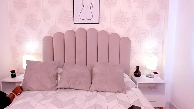 ShaynaHosk online show from 12/19/25, 11:17