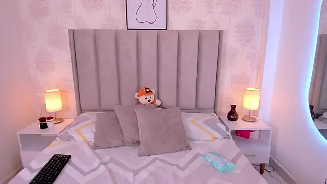 ShaynaHosk online show from 03/21/26, 09:29