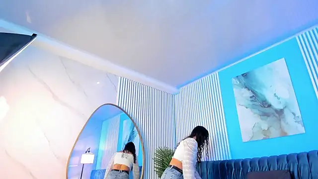 bellarivera  online show from 11/19/25, 07:14