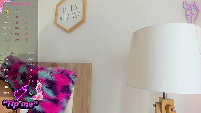 Hadid Jimenez  online show from 11/20/25, 06:40