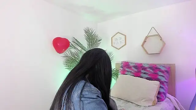 Hadid Jimenez  online show from 02/20/26, 09:15