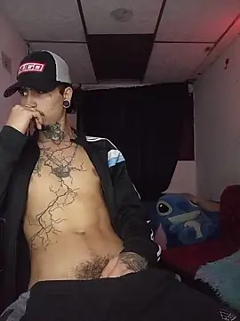 Snapshot of Tattoboy19cm chatting on 06/11/26, 12:32 Tattoboy19cm online show from 06/11/26, 12:32