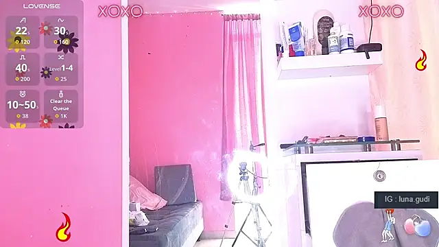 Snapshot of lunagudis chatting on 05/29/26, 02:37 lunagudis online show from 05/29/26, 02:37