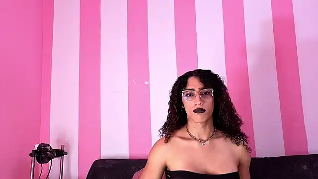 Snapshot of lunagudis chatting on 06/20/26, 03:48 lunagudis online show from 06/20/26, 03:48
