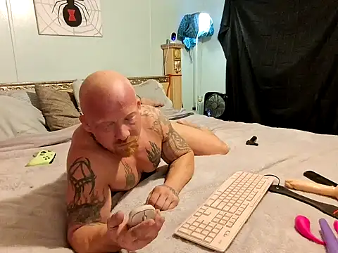 Snapshot of AntMeich6969 chatting on 10/15/25, 08:31 AntMeich6969 online show from 10/15/25, 08:31