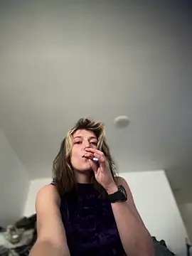 Snapshot of MrsSizzle chatting on 10/18/25, 08:09 MrsSizzle online show from 10/18/25, 08:09